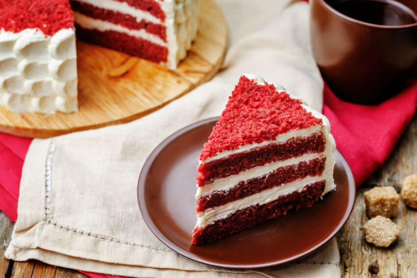 Red Velvet (Kadife Dokulu, Kırmızı) Pasta